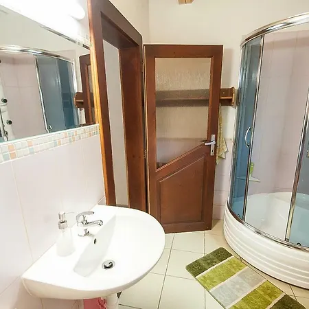 Ujastraba * ויחודנה