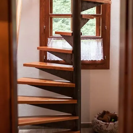 Ujastraba אכסניה