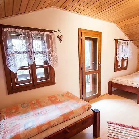 אכסניה Ujastraba *