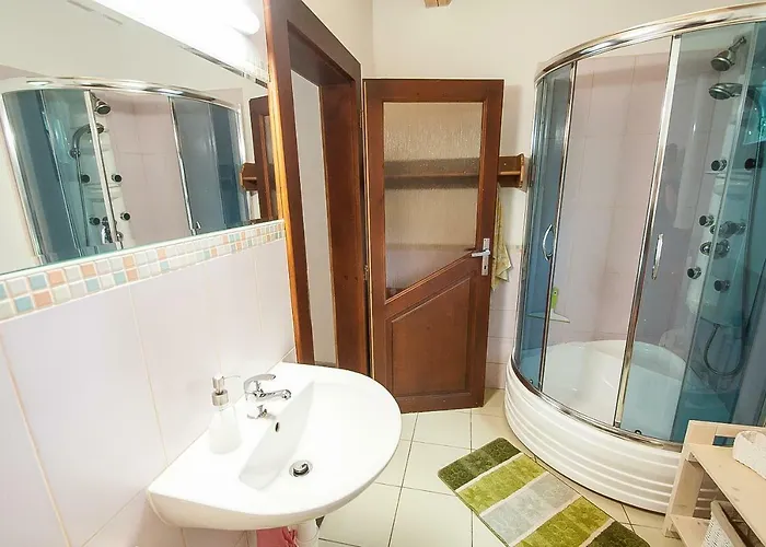 Ujastraba * Vychodna