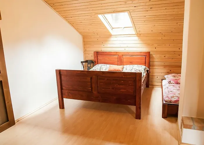 Ujastraba * Vychodna